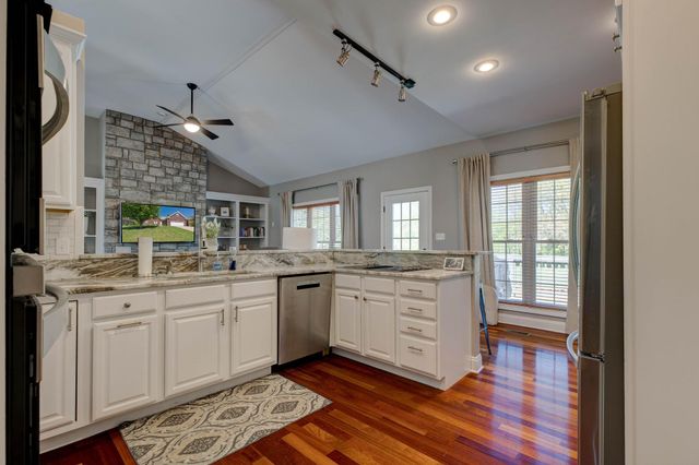 124 St Andrews Way, Georgetown, KY 40324