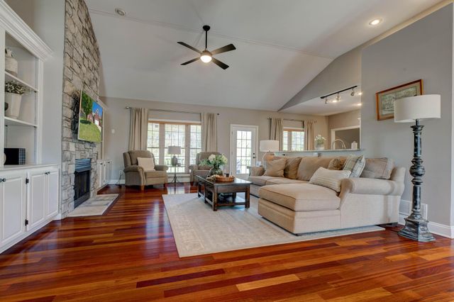 124 St Andrews Way, Georgetown, KY 40324