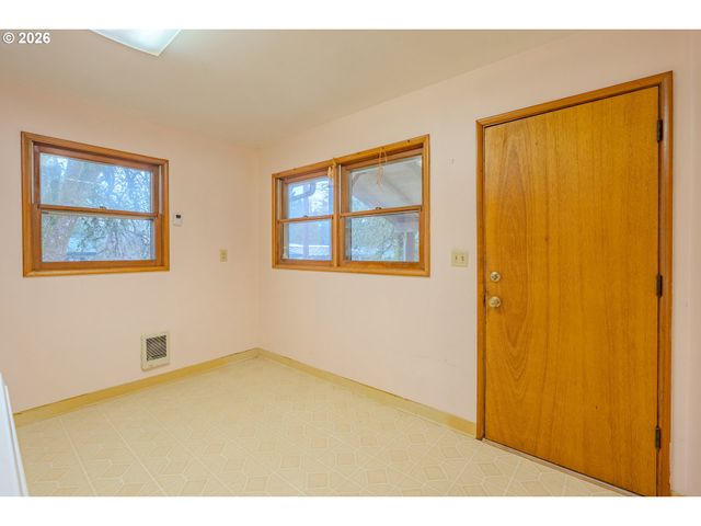 6207 Nw LINCOLN Ave, Vancouver, WA 98663