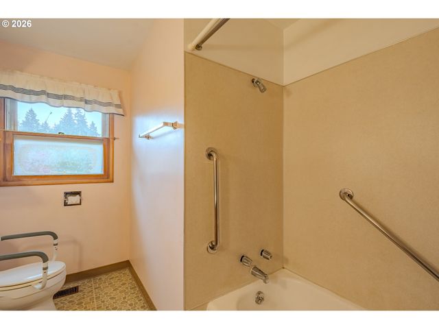 6207 Nw LINCOLN Ave, Vancouver, WA 98663