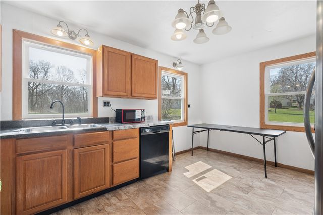 129 Northwood Drive, Hiawatha, IA 52233