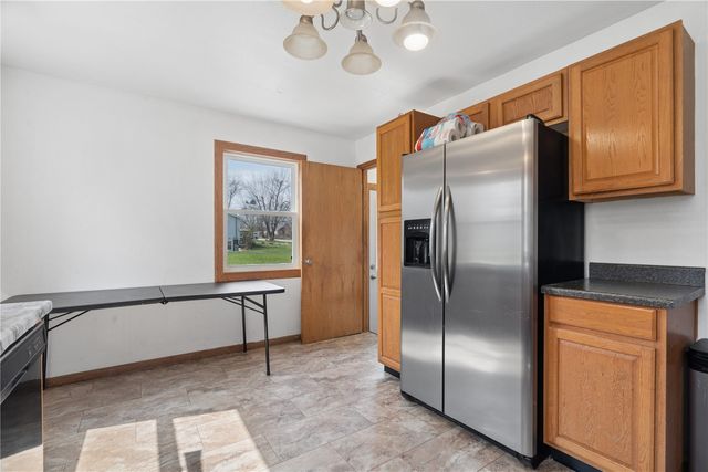 129 Northwood Drive, Hiawatha, IA 52233