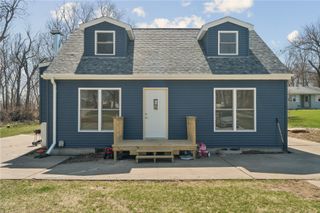 129 Northwood Drive, Hiawatha, IA 52233