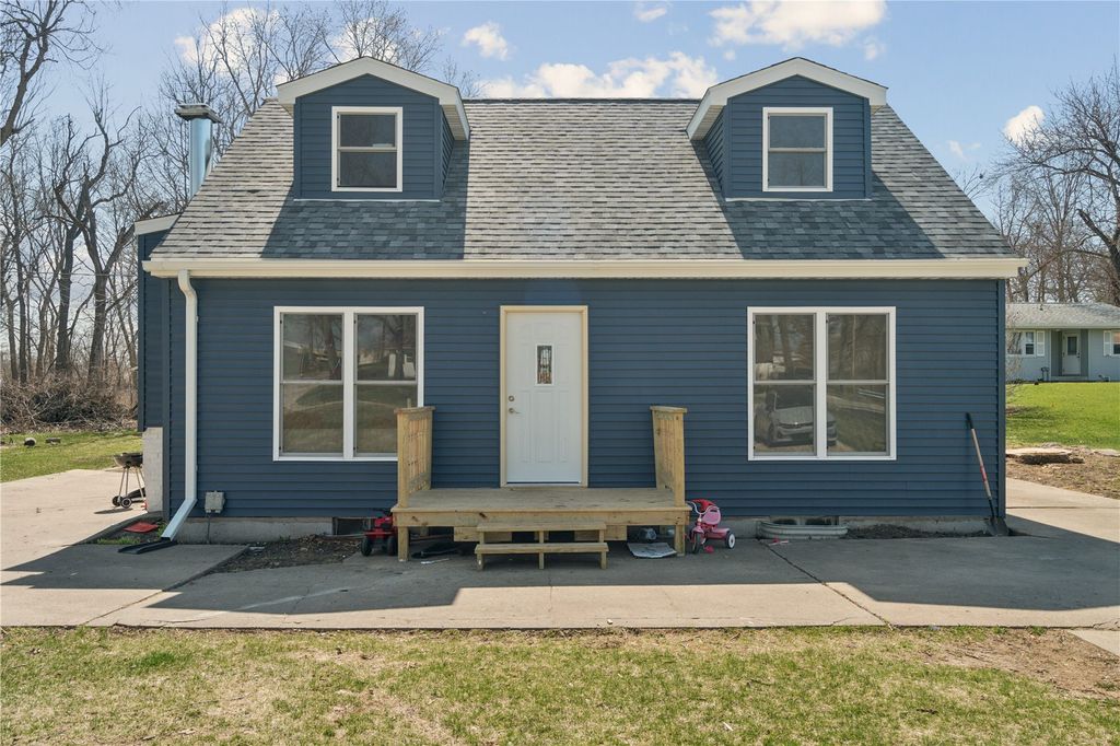 129 Northwood Drive, Hiawatha, IA 52233