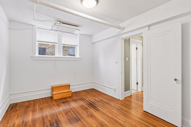 522 Ridgewood Avenue 9, Minneapolis, MN 55403