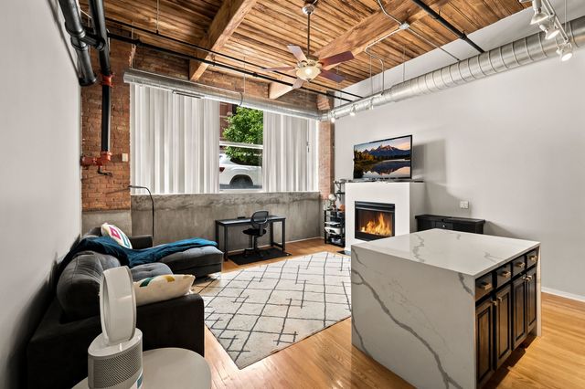 1500 W Monroe Avenue 126, Chicago, IL 60607
