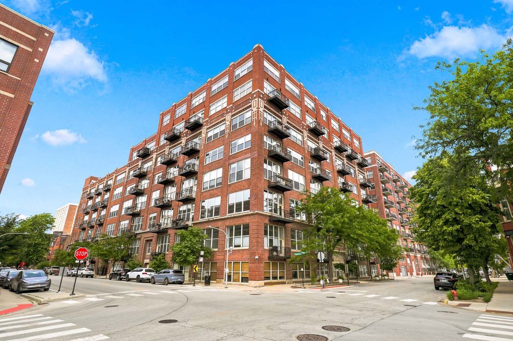 1500 W Monroe Avenue 126, Chicago, IL 60607