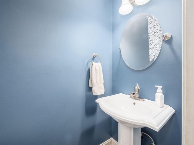 8748 Winnetka Court, Powell, OH 43065