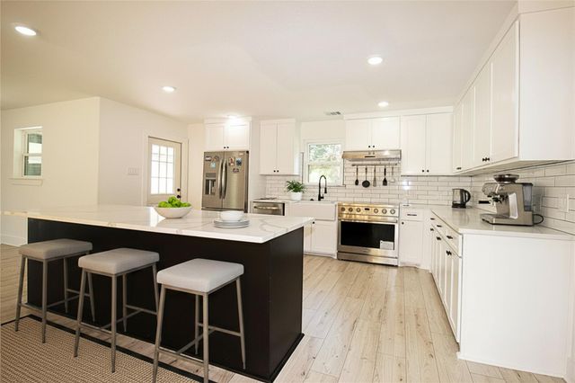 54 Windmill Drive, Hempstead, TX 77445