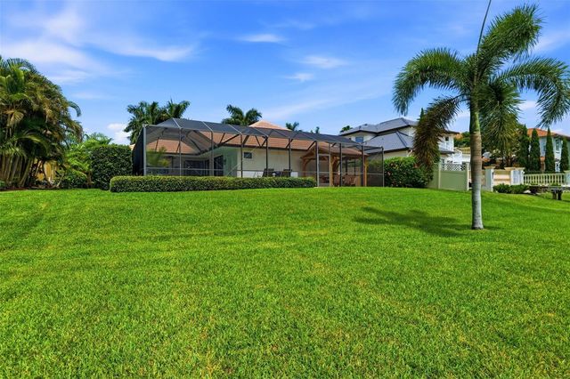 2691 LAKEBREEZE LANE S, Clearwater, FL 33759