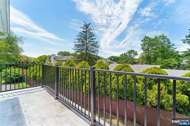 42 Ridgewood Avenue, Paramus, NJ 07652