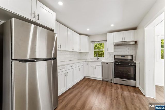 42 Ridgewood Avenue, Paramus, NJ 07652