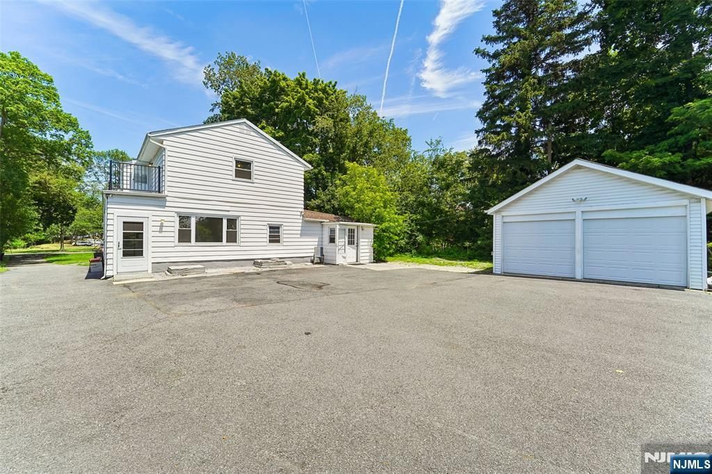 42 Ridgewood Avenue, Paramus, NJ 07652