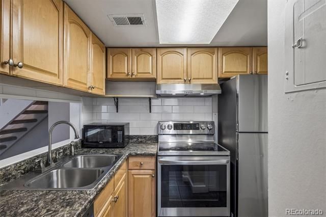 1250 S Monaco Street Parkway 111, Denver, CO 80224