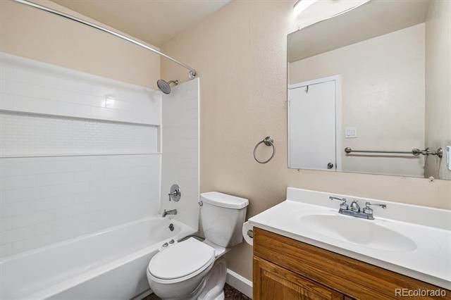 1250 S Monaco Street Parkway 111, Denver, CO 80224