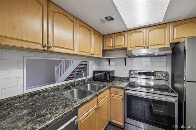 1250 S Monaco Street Parkway 111, Denver, CO 80224