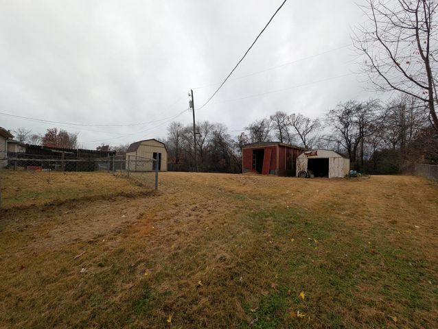 2622 Union Hall Rd, Clarksville, TN 37040