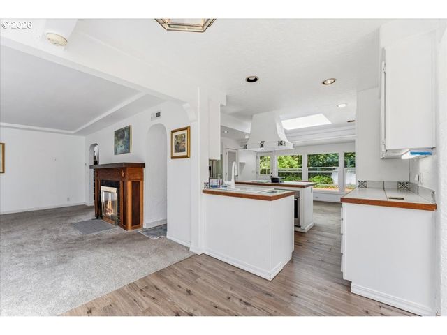 5335 Sw MADRONA St, Lake Oswego, OR 97035