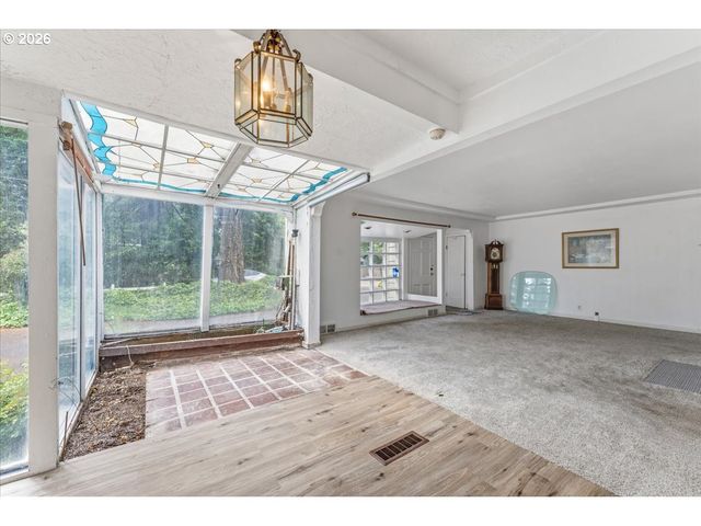 5335 Sw MADRONA St, Lake Oswego, OR 97035