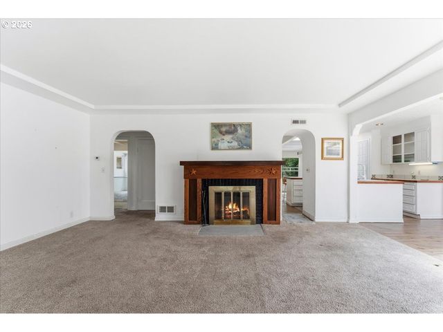 5335 Sw MADRONA St, Lake Oswego, OR 97035