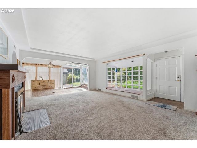 5335 Sw MADRONA St, Lake Oswego, OR 97035