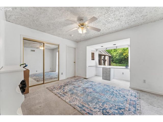 5335 Sw MADRONA St, Lake Oswego, OR 97035