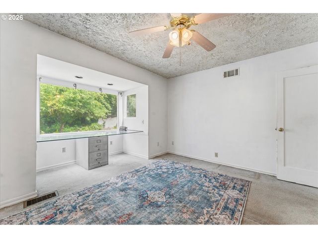 5335 Sw MADRONA St, Lake Oswego, OR 97035