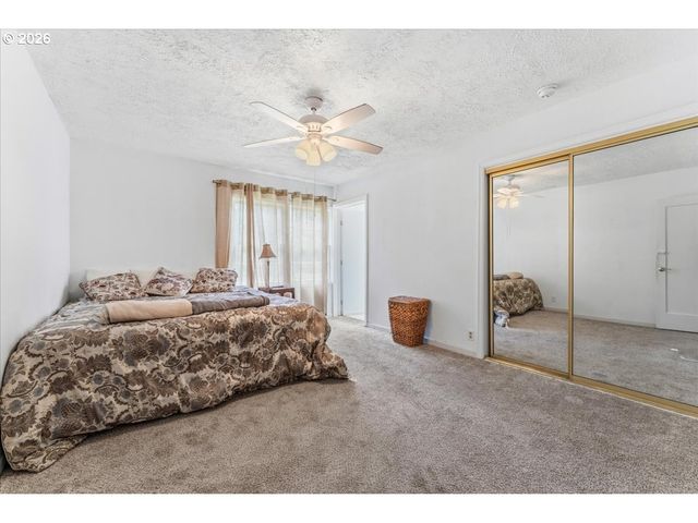 5335 Sw MADRONA St, Lake Oswego, OR 97035