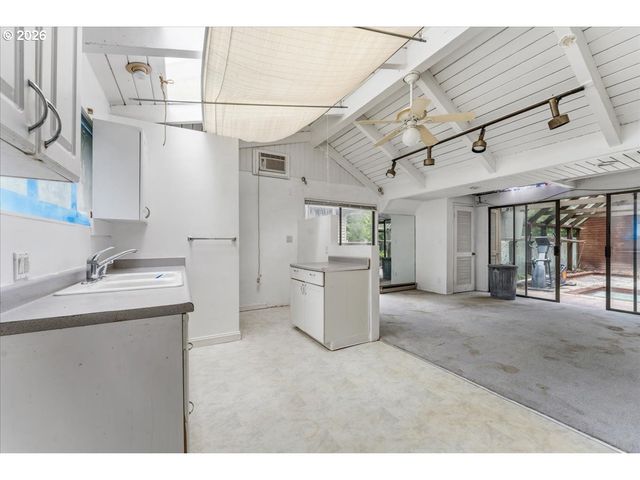 5335 Sw MADRONA St, Lake Oswego, OR 97035
