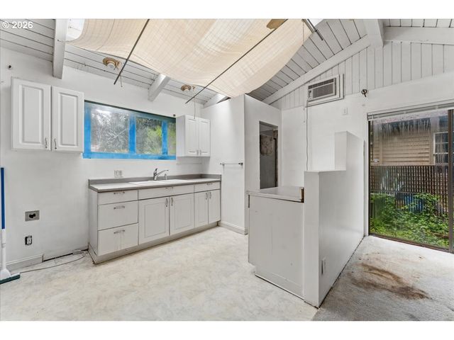 5335 Sw MADRONA St, Lake Oswego, OR 97035
