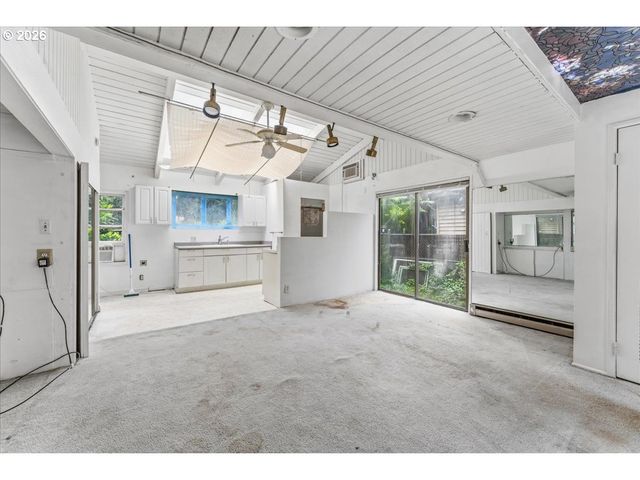 5335 Sw MADRONA St, Lake Oswego, OR 97035