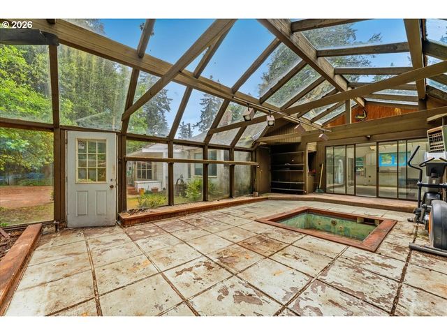 5335 Sw MADRONA St, Lake Oswego, OR 97035