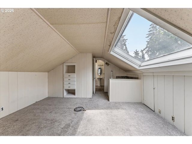 5335 Sw MADRONA St, Lake Oswego, OR 97035