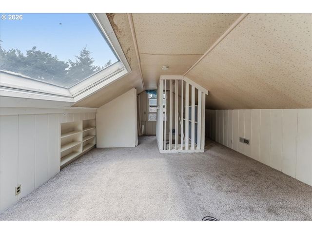 5335 Sw MADRONA St, Lake Oswego, OR 97035