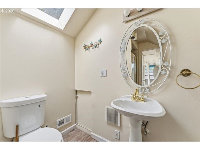 5335 Sw MADRONA St, Lake Oswego, OR 97035