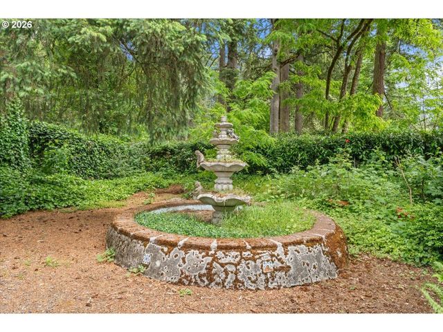 5335 Sw MADRONA St, Lake Oswego, OR 97035