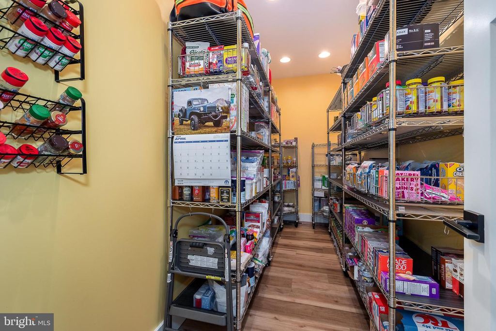 Image 10 of property listing at 170 CHERRYWOOD DR, Oakland, MD 21550