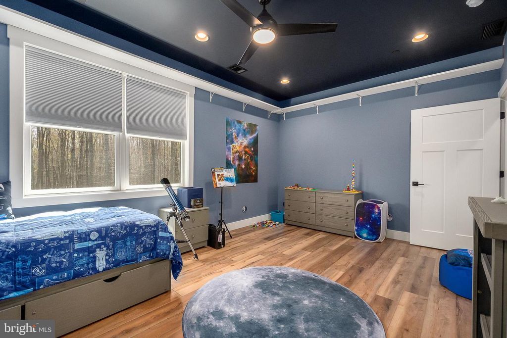 Image 11 of property listing at 170 CHERRYWOOD DR, Oakland, MD 21550