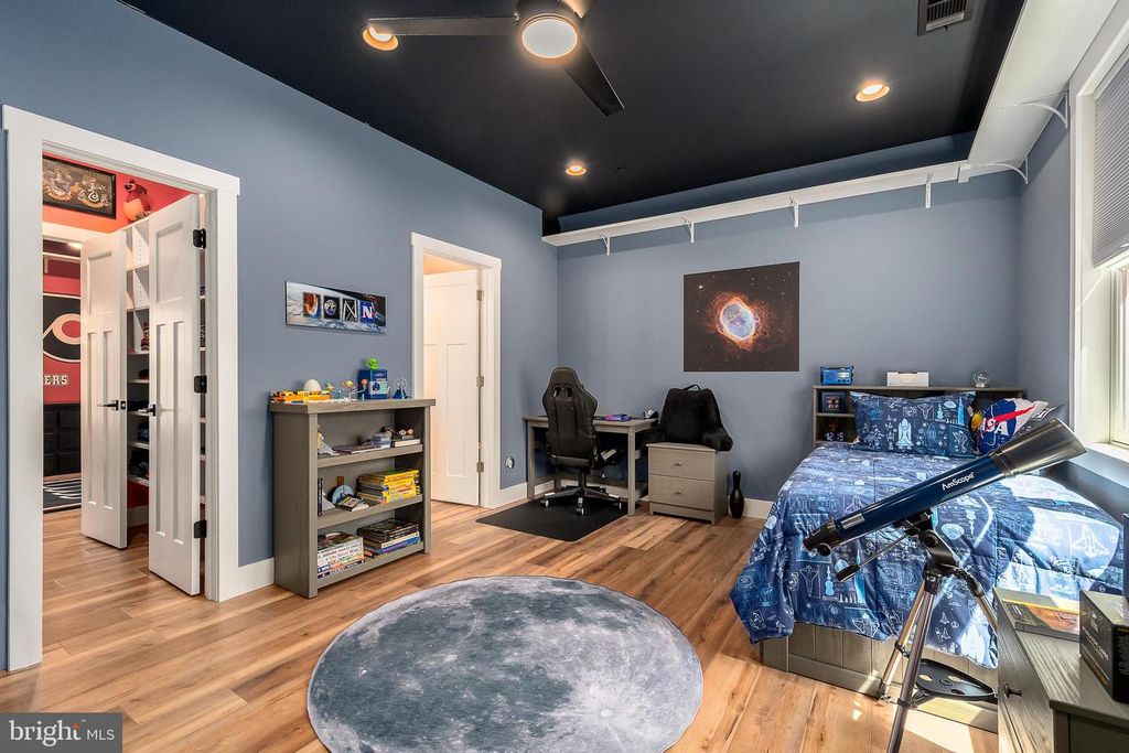 Image 12 of property listing at 170 CHERRYWOOD DR, Oakland, MD 21550