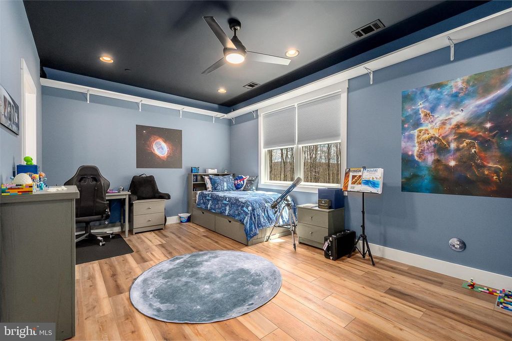 Image 13 of property listing at 170 CHERRYWOOD DR, Oakland, MD 21550