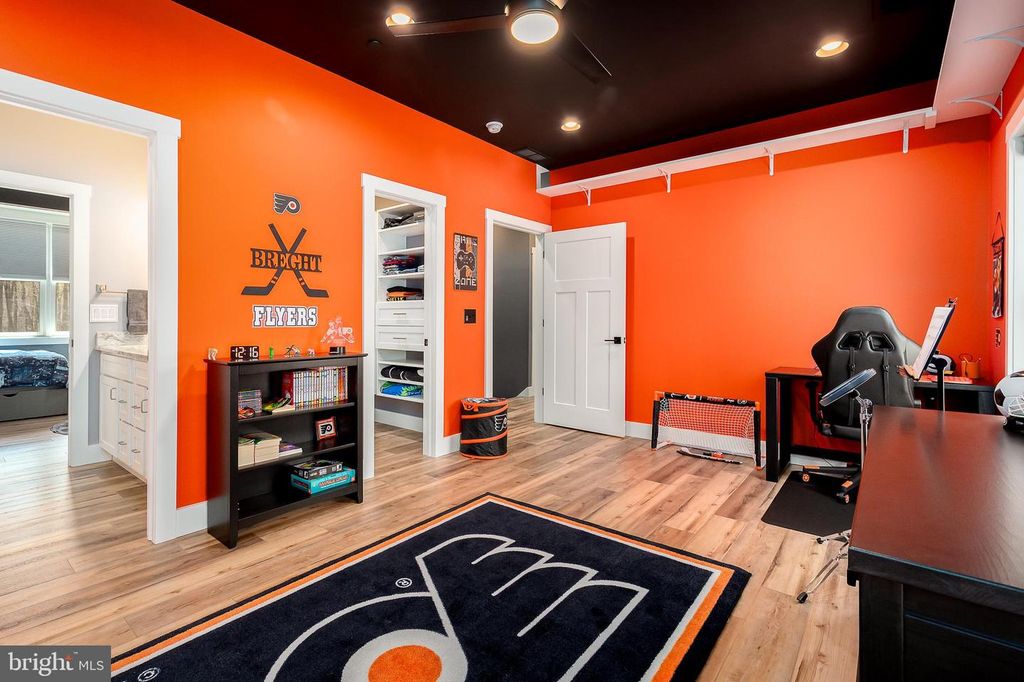 Image 14 of property listing at 170 CHERRYWOOD DR, Oakland, MD 21550