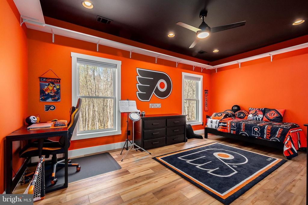 Image 16 of property listing at 170 CHERRYWOOD DR, Oakland, MD 21550