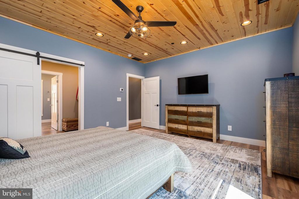 Image 18 of property listing at 170 CHERRYWOOD DR, Oakland, MD 21550