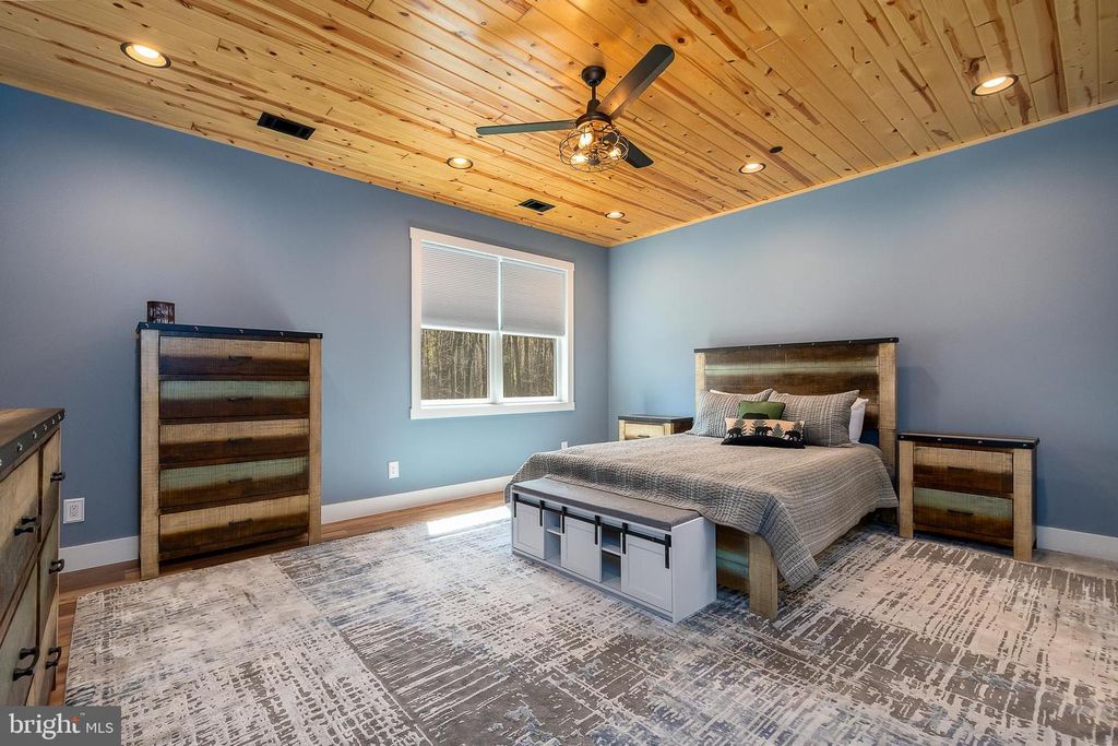 Image 20 of property listing at 170 CHERRYWOOD DR, Oakland, MD 21550