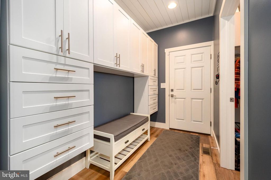 Image 21 of property listing at 170 CHERRYWOOD DR, Oakland, MD 21550