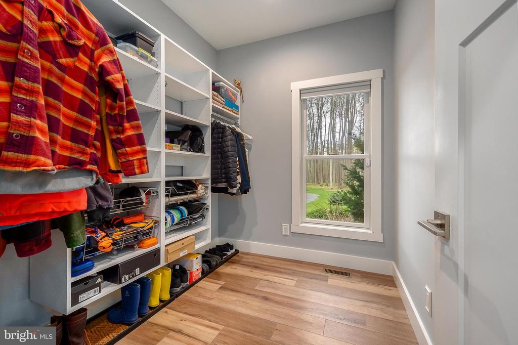 Image 22 of property listing at 170 CHERRYWOOD DR, Oakland, MD 21550