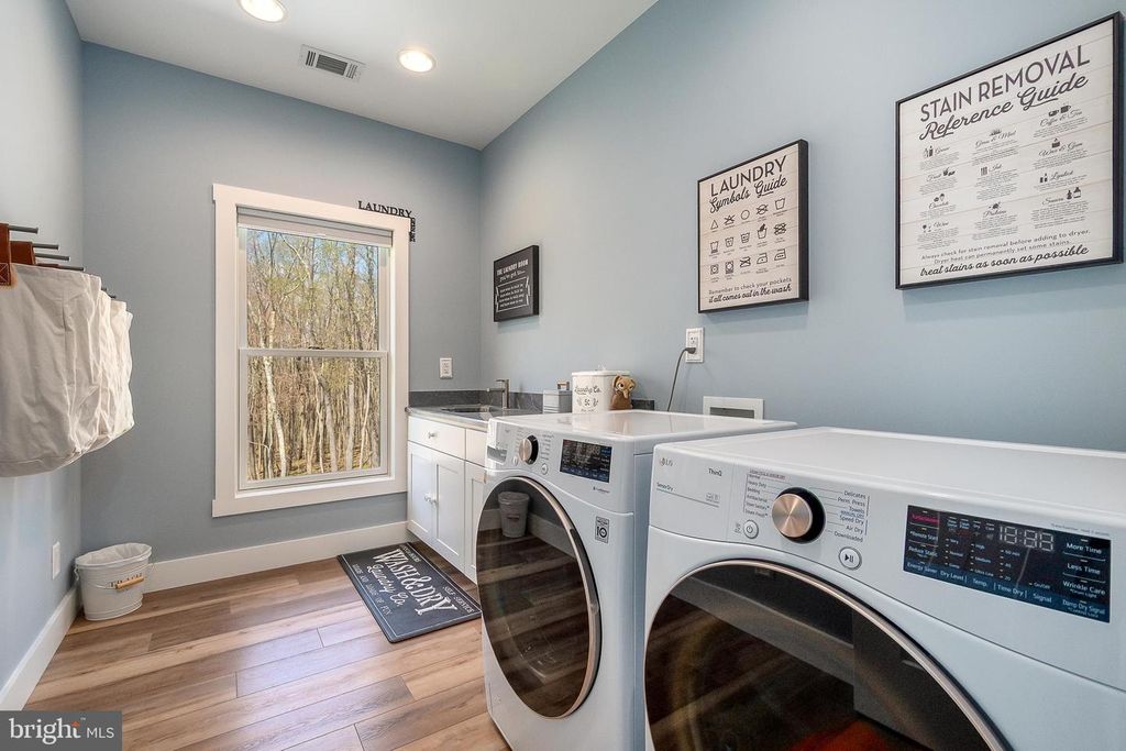 Image 36 of property listing at 170 CHERRYWOOD DR, Oakland, MD 21550