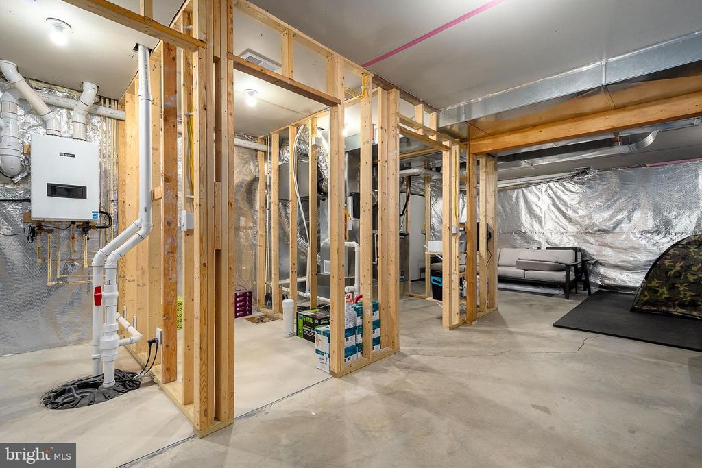 Image 39 of property listing at 170 CHERRYWOOD DR, Oakland, MD 21550