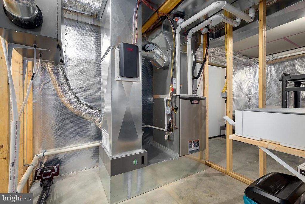 Image 40 of property listing at 170 CHERRYWOOD DR, Oakland, MD 21550