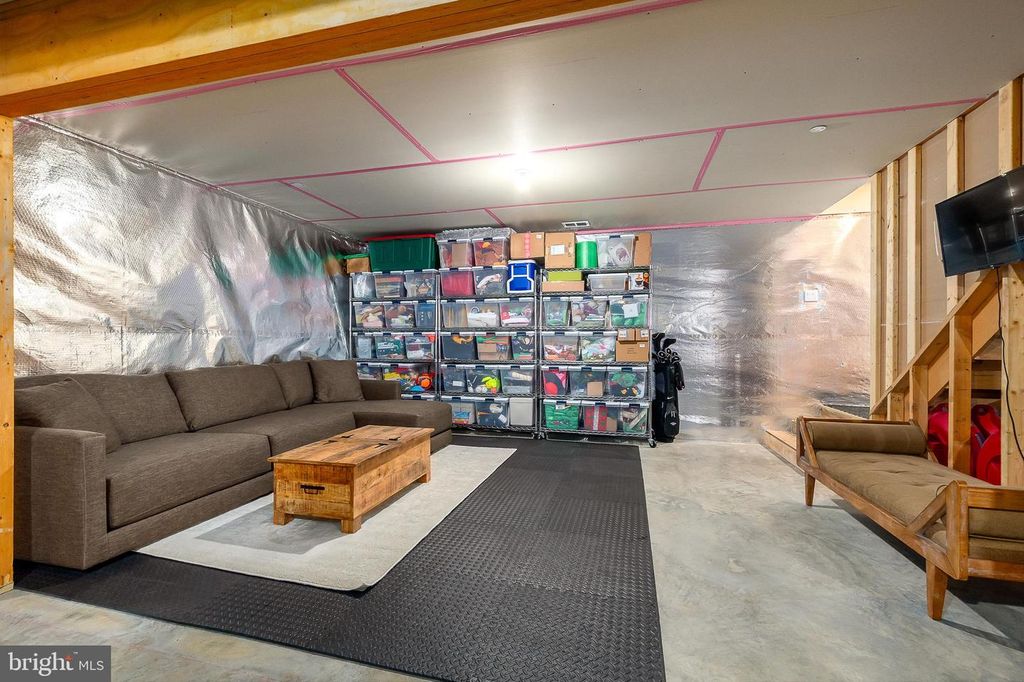 Image 44 of property listing at 170 CHERRYWOOD DR, Oakland, MD 21550